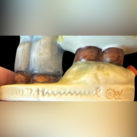 Goebel Hummel “Happy Days” #150/0 Figurine - Picture 4 of 5